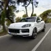 2024 Porsche Cayenne S E-Hybrid w cenie 100 750 dolarów, jako plug-inowy model średniego segmentu