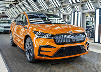 Producenci samochodów ostrzegają przed cełami na pojazdy elektryczne po Brexicie, co spowoduje wzrost cen w Wielkiej Brytanii