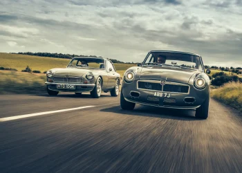 Frontline łączy silnik elektryczny z ręczną skrzynią biegów w MGB restomodzie