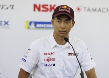McLaren podpisuje zwycięzcę Le Mans, Hirakawę, jako rezerwowego kierowcę F1