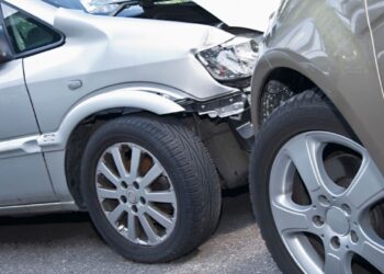 Ubezpieczenie samochodu osiąga rekordowo wysoki poziom, a średnia składka wynosi 924 funty