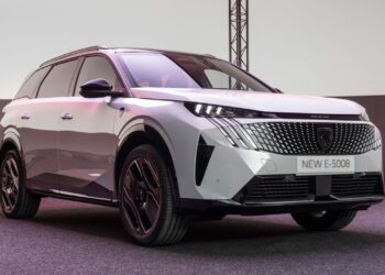 Nowy Peugeot E-5008 z 2024 roku to nowoczesny francuski rodzinny samochód elektryczny