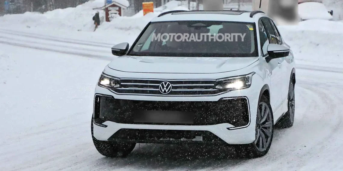 2025 VW Tayron złapany na nagraniu wideo, może sugerować nowego Tiguana dla USA