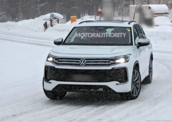 2025 VW Tayron złapany na nagraniu wideo, może sugerować nowego Tiguana dla USA